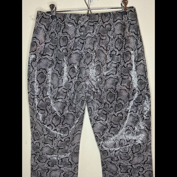 Bebe Snakeskin Flared Pants - 100% Leather Grey/Black sz 10 - NWOT - Picture 15 of 15
